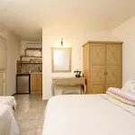 Isabella * Naousa (Paros)