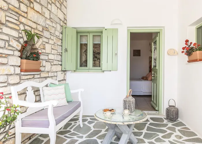 Isabella Naousa (Paros)