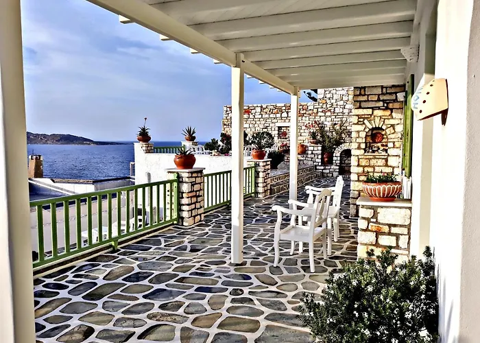 Isabella Naousa (Paros)